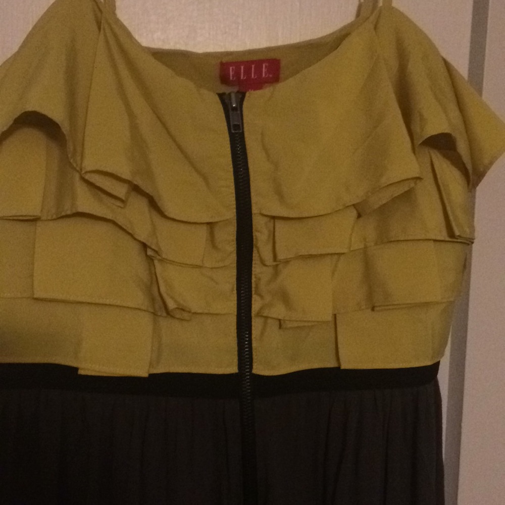 Elle Ruffle Dress - Picture 2 of 3